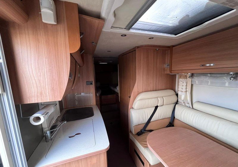 Camping car semi intégré Niesmann + Bischoff arto VL full options camping car intégral lit jumeau