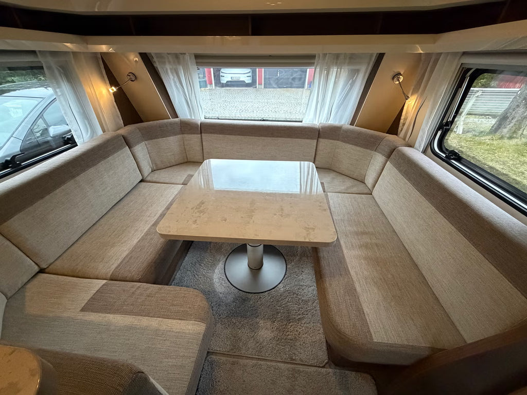 Hobby WFC 660 Prestige - 4 plazas para dormir - 2019