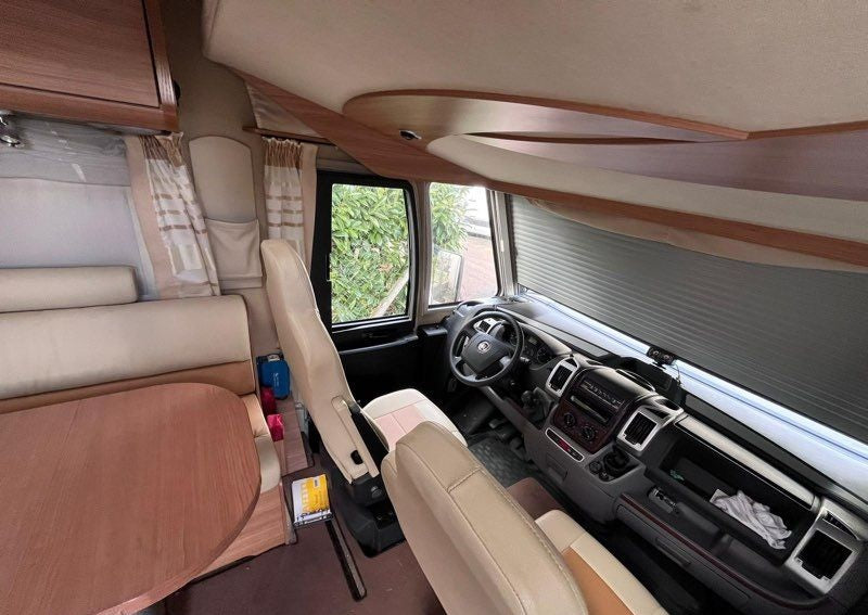 Camping car semi intégré Niesmann + Bischoff arto VL full options camping car intégral lit jumeau