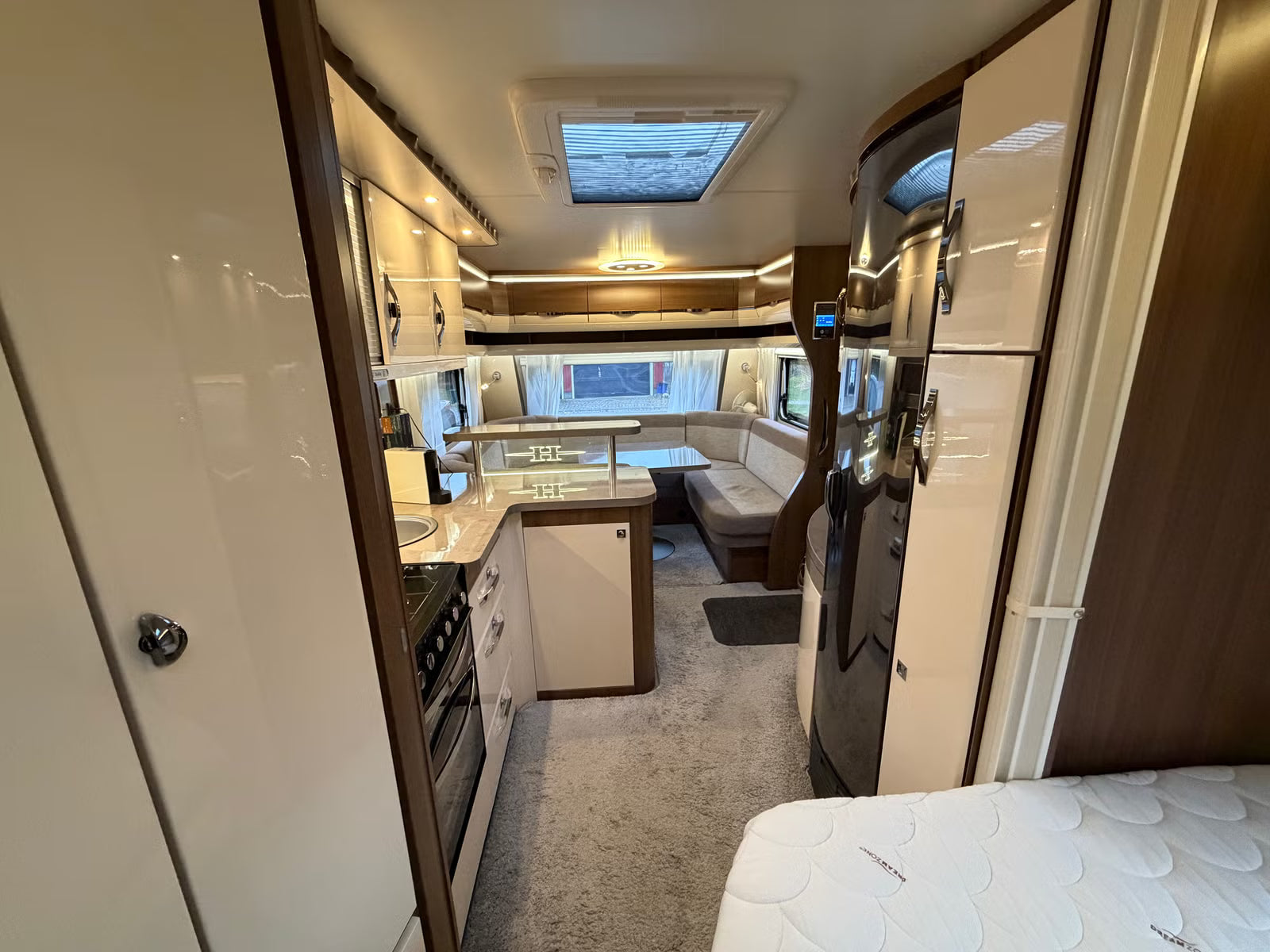 Hobby WFC 660 Prestige - 4 plazas para dormir - 2019