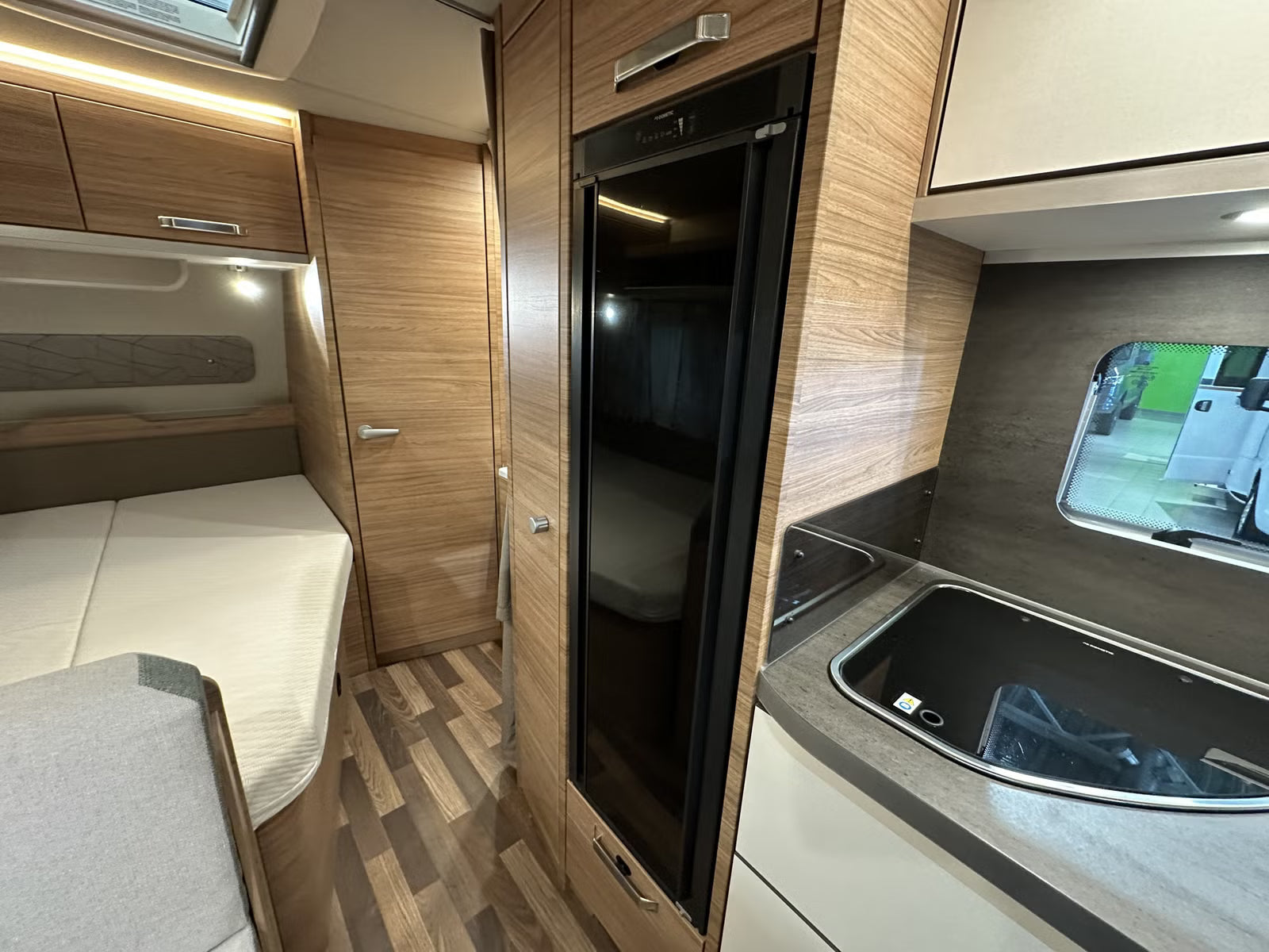Weinsberg CaraOne 500 FDK - 7 plazas para dormir - 2022