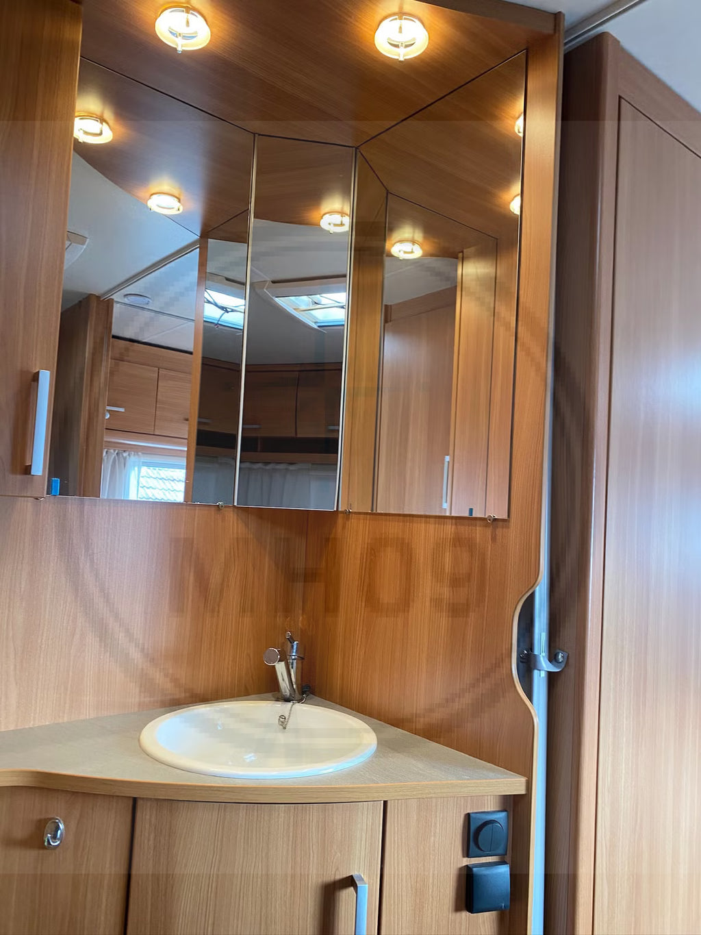 Knaus 650 UDF Sport - 6 plazas para dormir - 2011