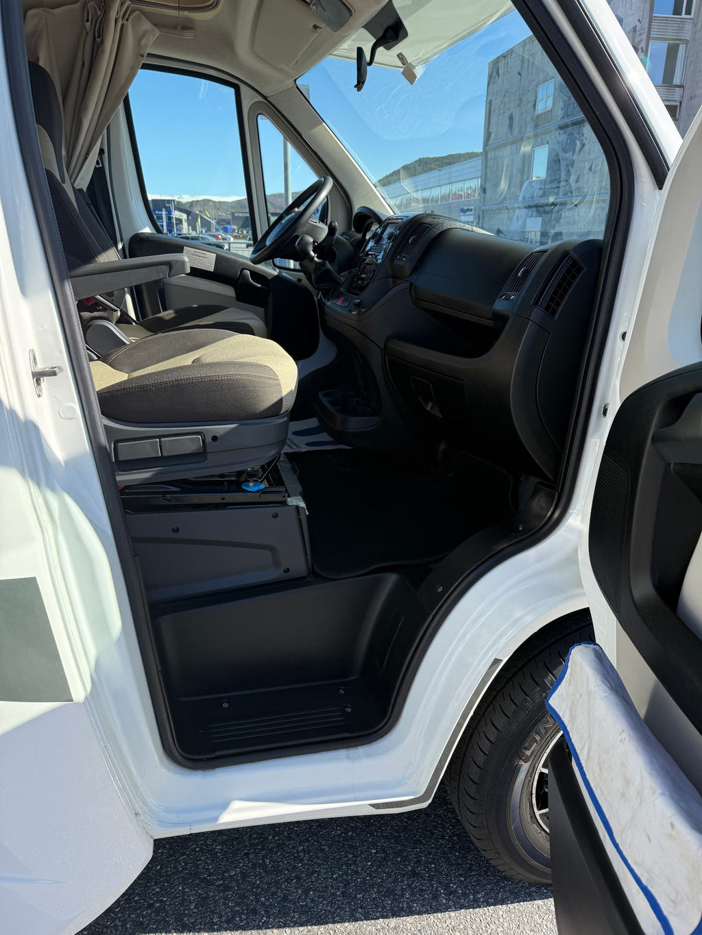 Eura Mobil Activa One 690 HB – Camping-car familial 6 places – 2015
