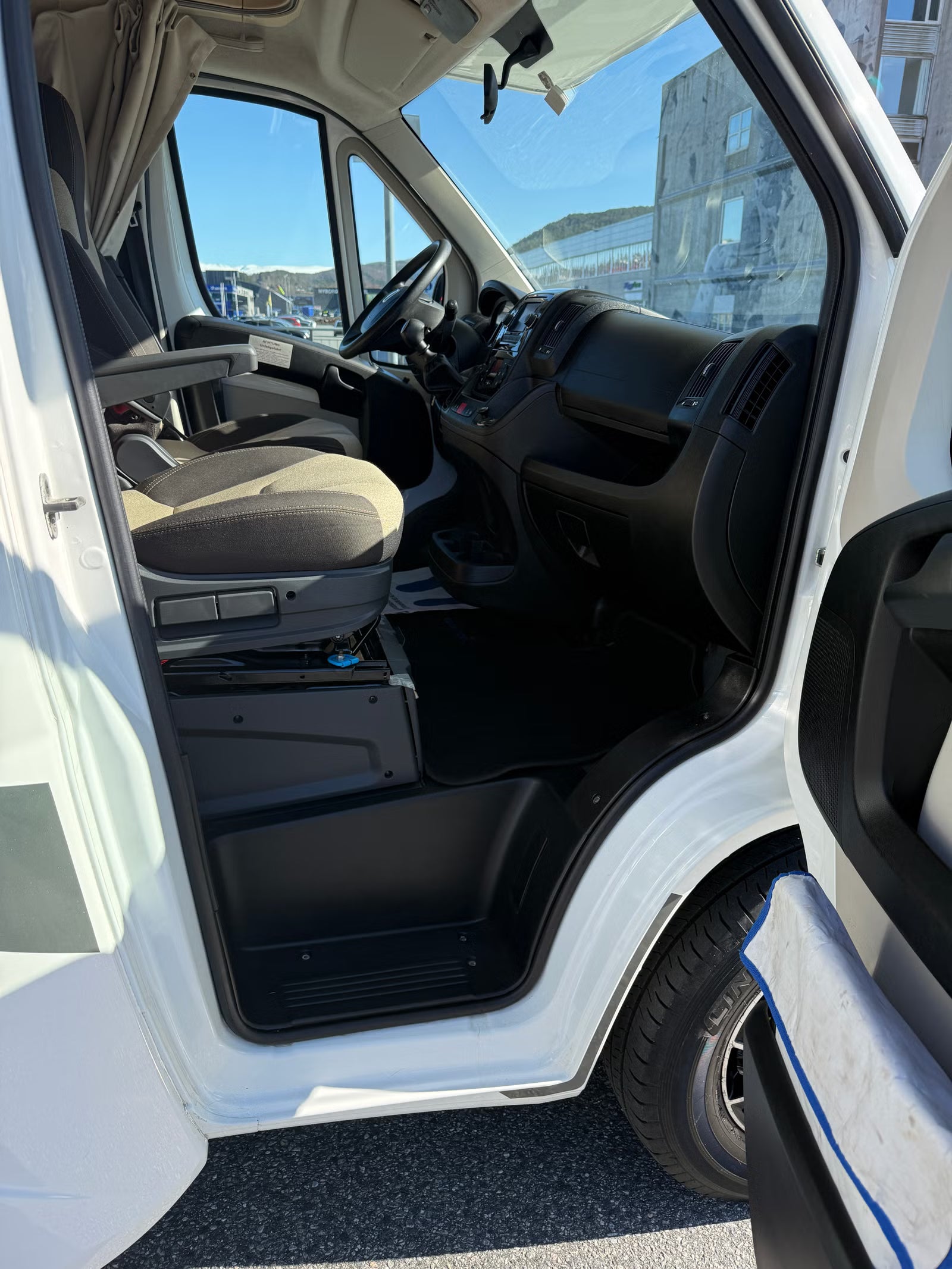 Eura Mobil Activa One 690 HB – Camping-car familial 6 places – 2015