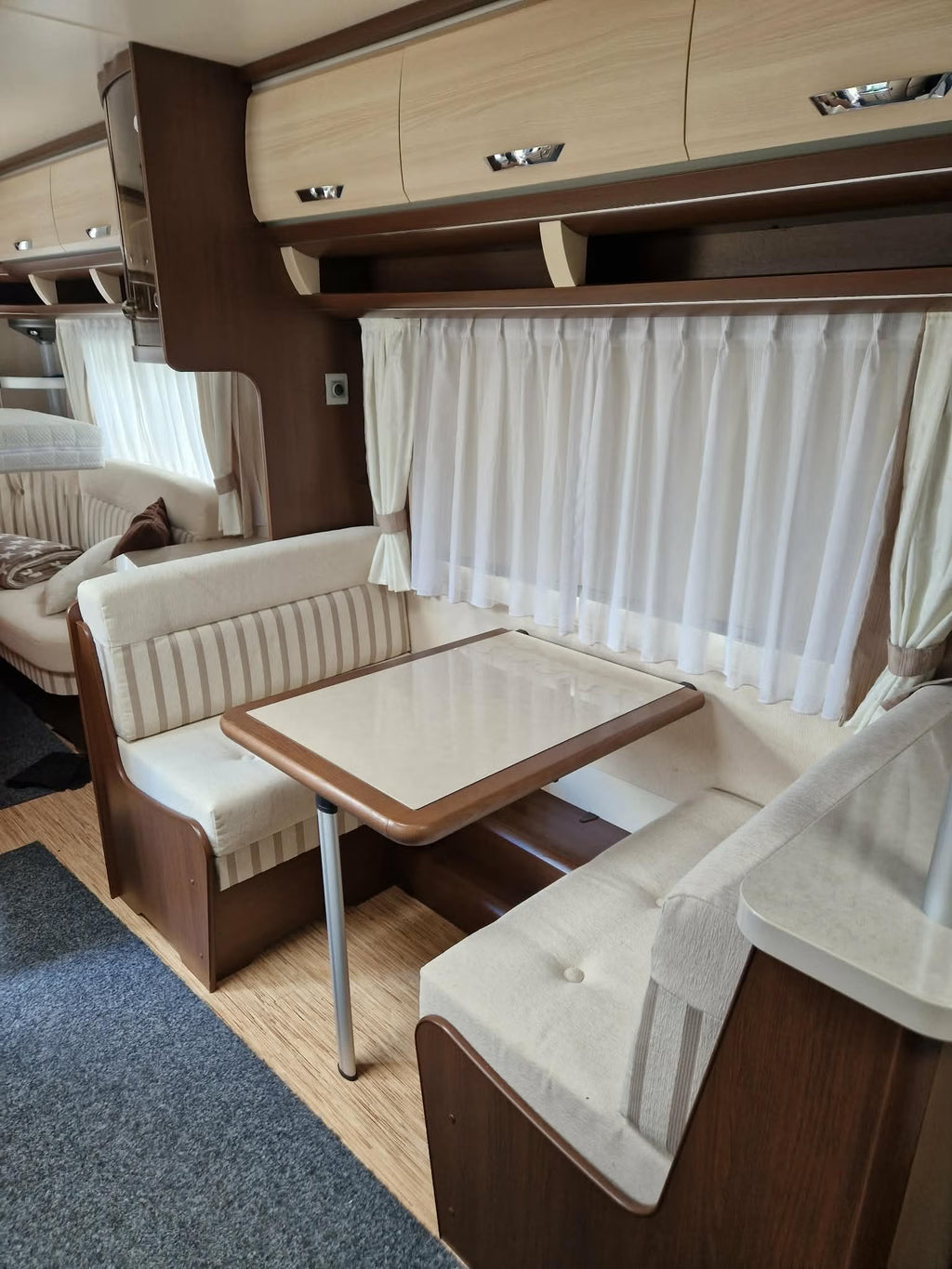 Hobby 650 UMFE - 5 couchages - 2013