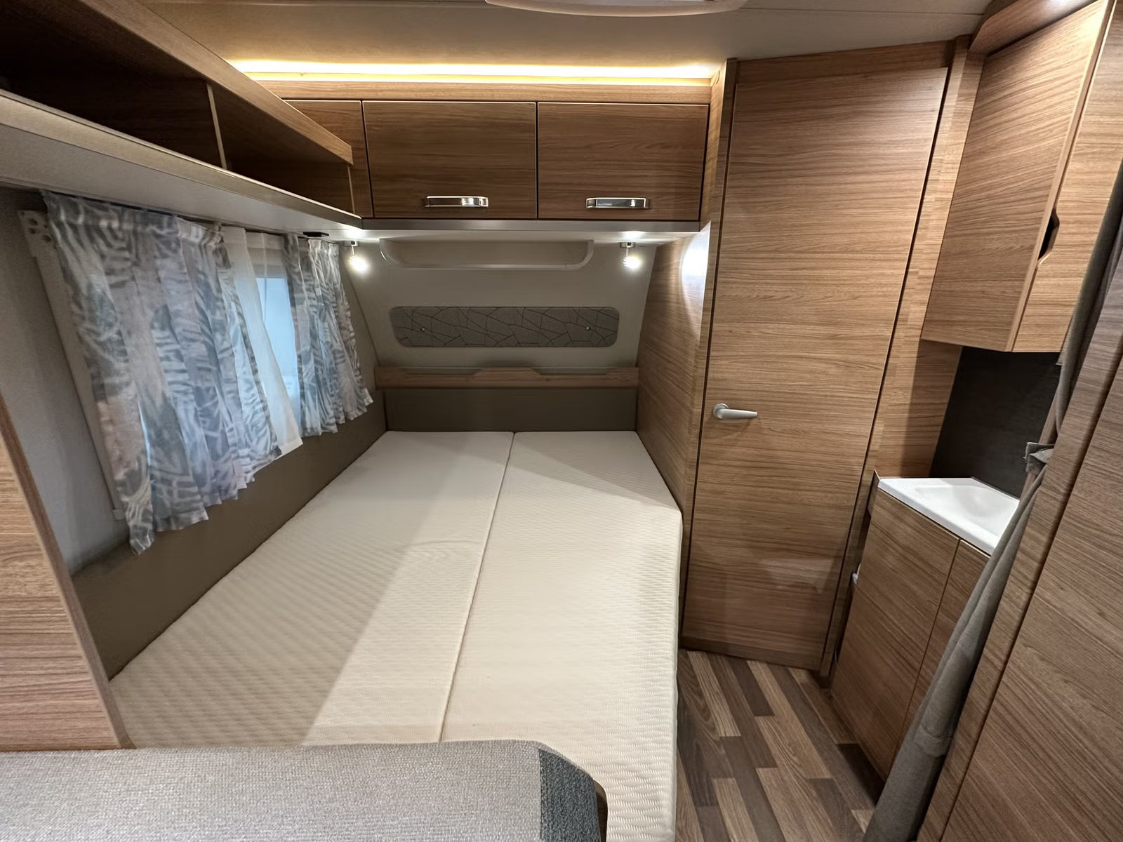 Weinsberg CaraOne 500 FDK - 7 plazas para dormir - 2022