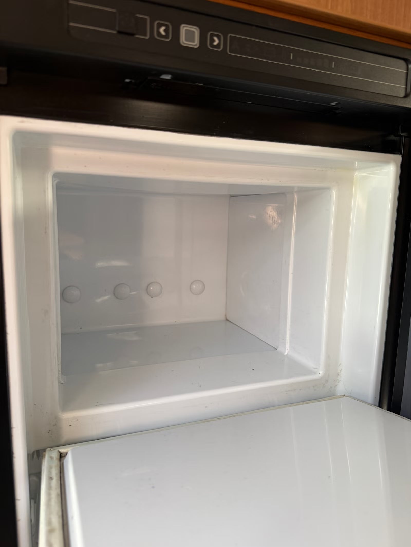 Eura Mobil Activa One 690 HB – Camping-car familial 6 places – 2015