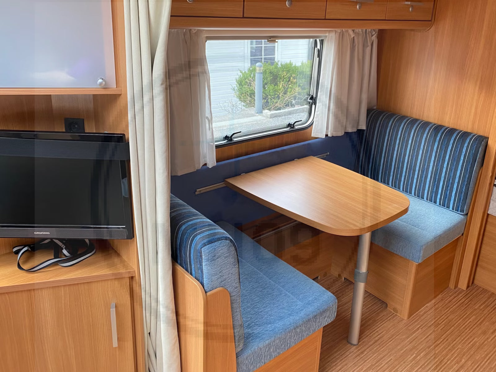 Knaus 650 UDF Sport - 6 plazas para dormir - 2011