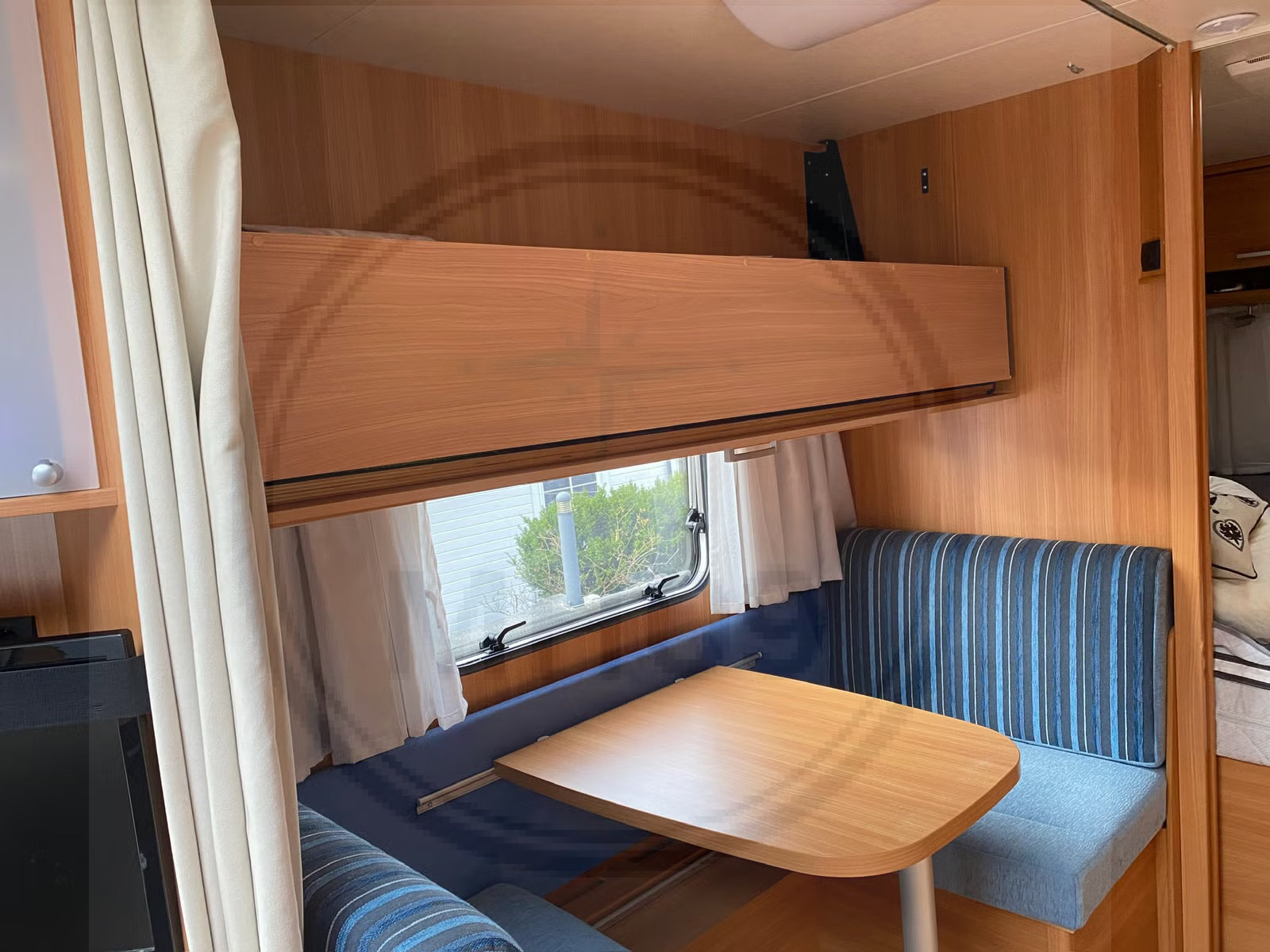 Knaus 650 UDF Sport - 6 plazas para dormir - 2011