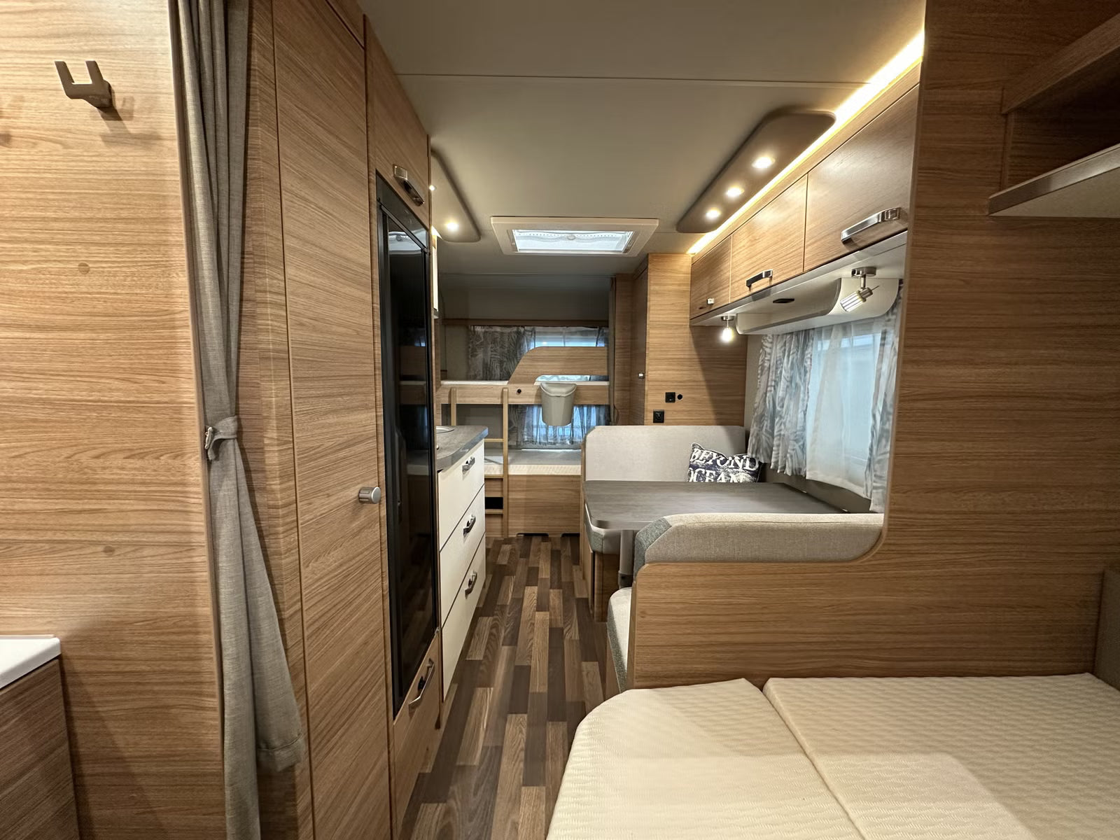 Weinsberg CaraOne 500 FDK - 7 plazas para dormir - 2022