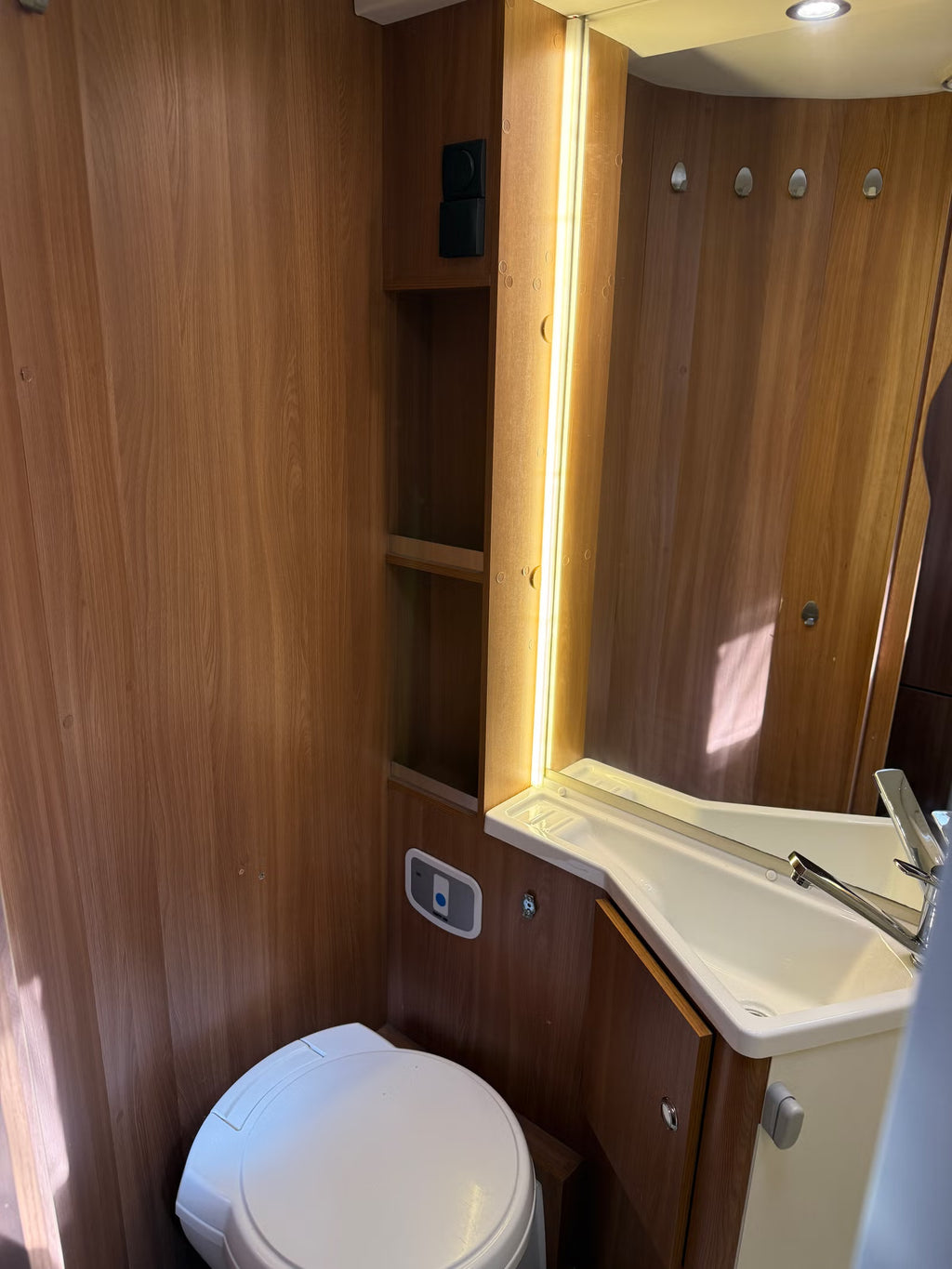 Eura Mobil Activa One 690 HB – Camping-car familial 6 places – 2015