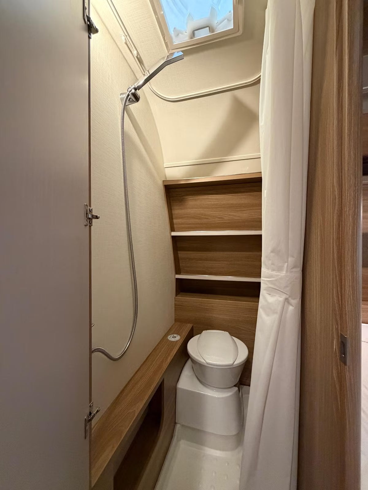 Bürstner Premio 460 TS - 4 couchages - 2017