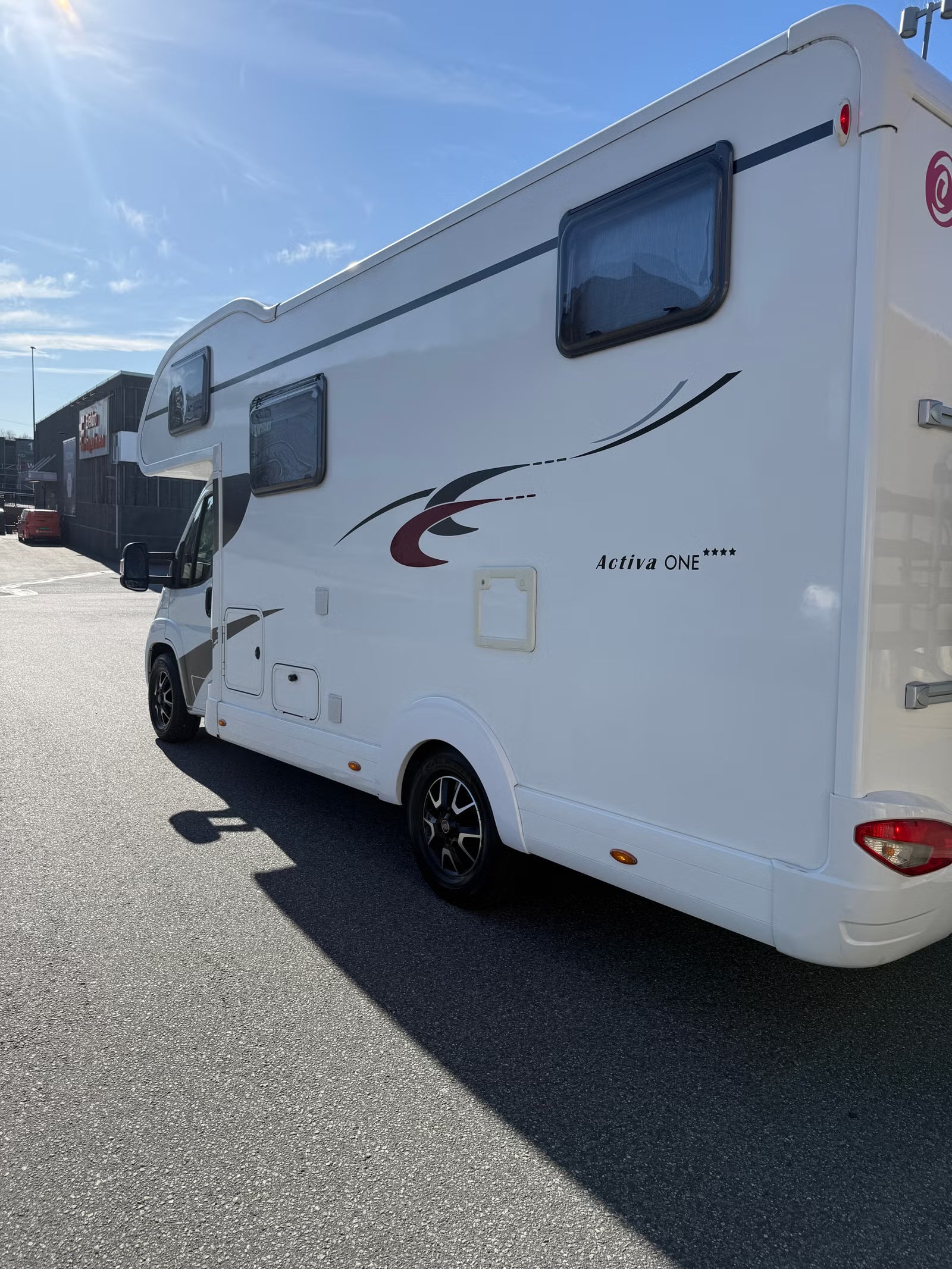 Eura Mobil Activa One 690 HB – Camping-car familial 6 places – 2015