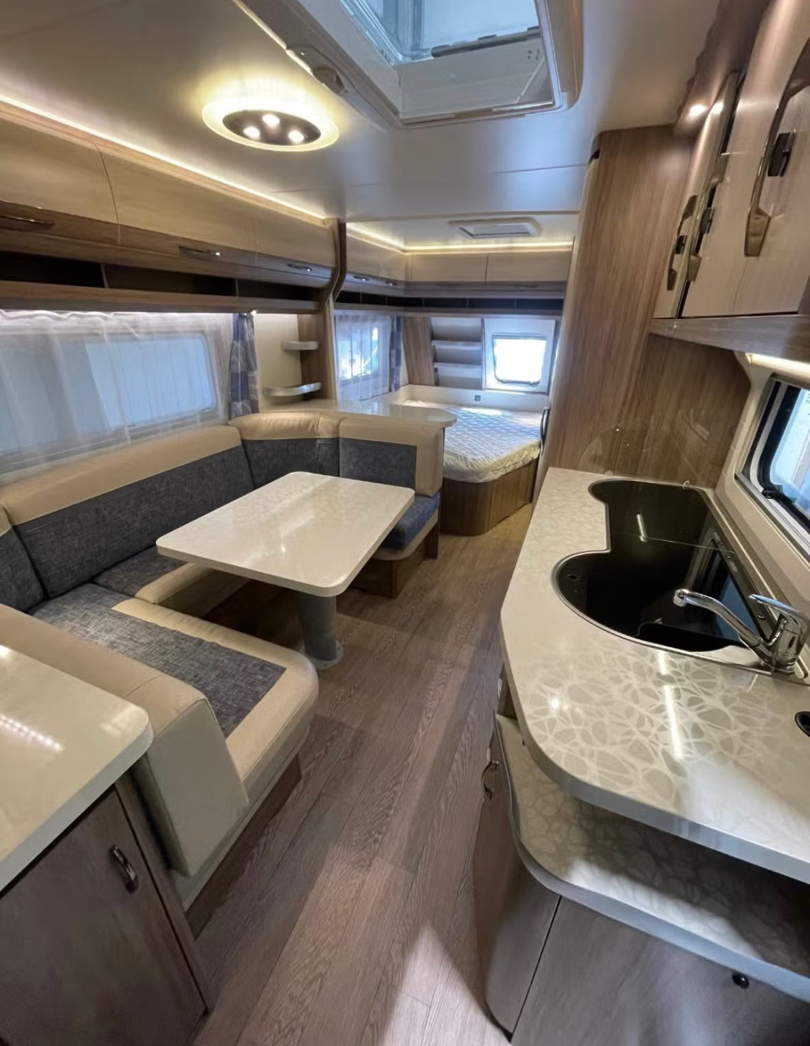Hobby 650 KMFE Deluxe - 7 couchages - 2016