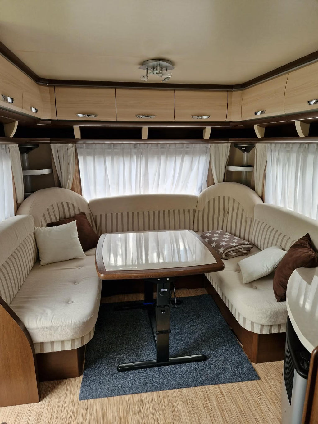 Hobby 650 UMFE - 5 couchages - 2013