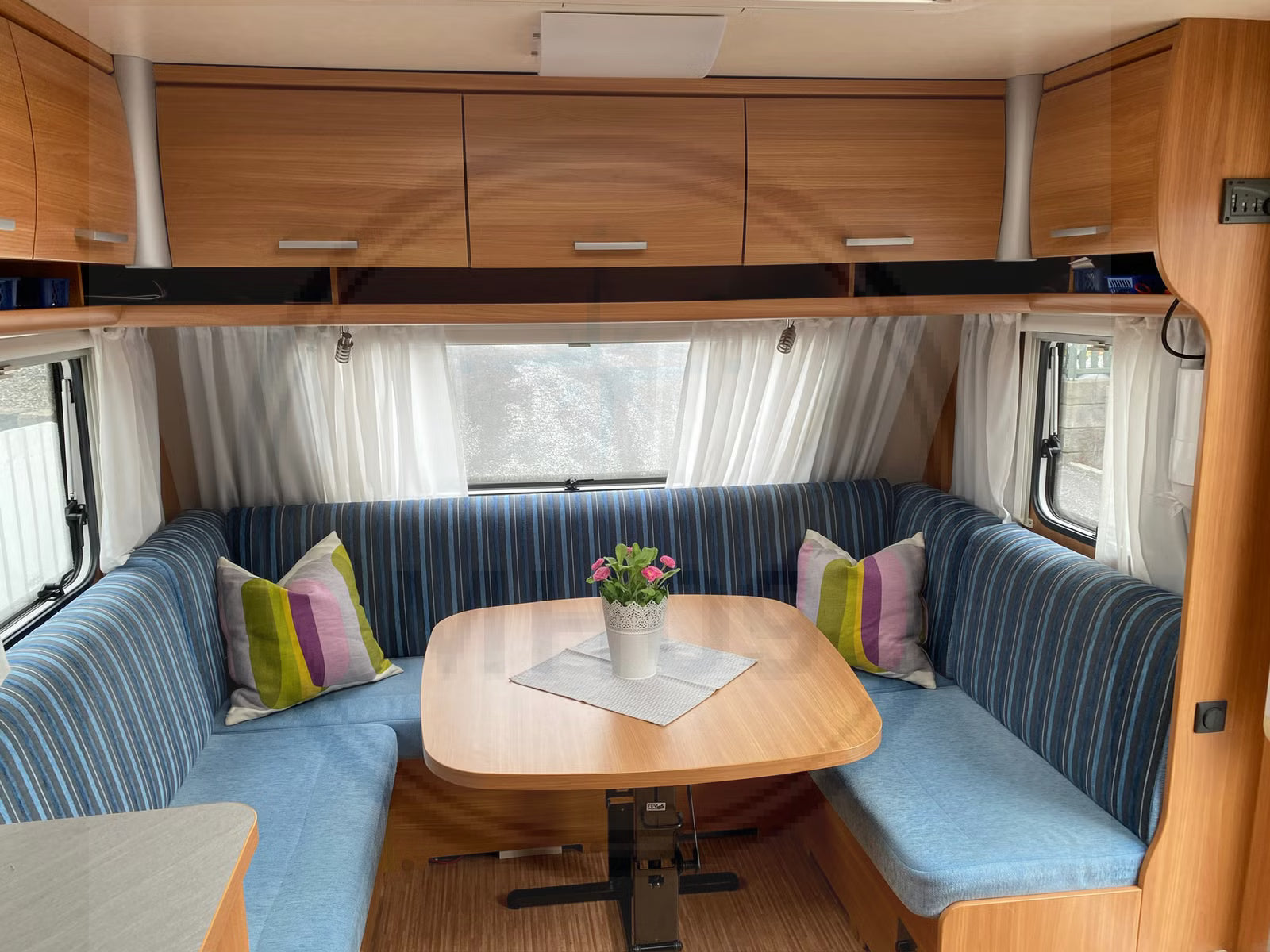 Knaus 650 UDF Sport - 6 plazas para dormir - 2011